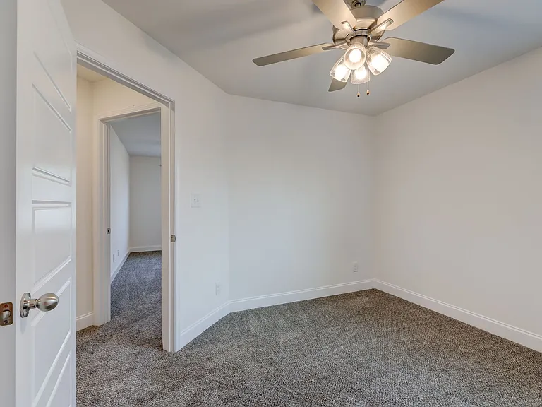 1385 Harmon Ln — Photo 17