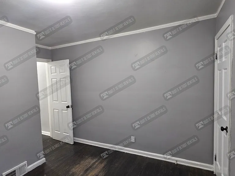 7331 W Outer Dr — Photo 12