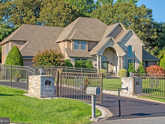 2nd image of 19 Lake Crest Dr