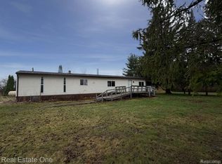 1653 E Pinconning Rd, Pinconning, MI 48650