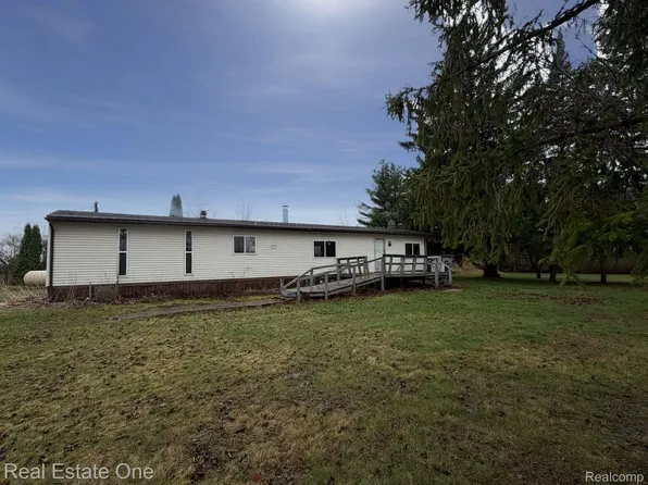 1653 E Pinconning Rd, Pinconning, MI 48650