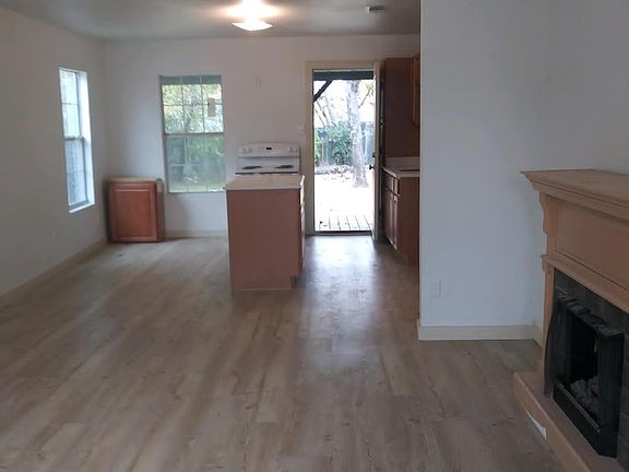 2nd image of 414 SE Forth Ave