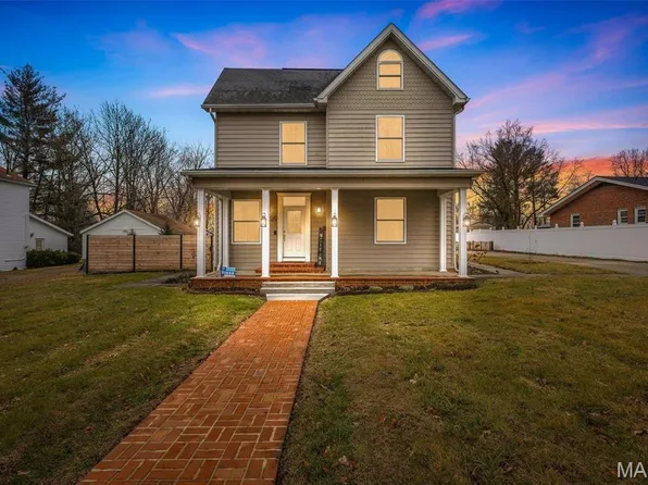 616 W Columbia St, Farmington, MO 63640