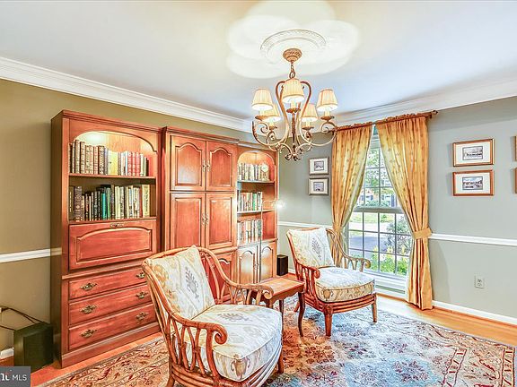 4th image of 9405 Duxford Ct