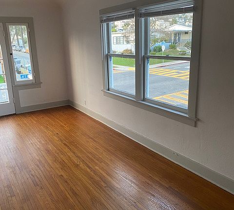 5th image of 1092 E Santa Clara St