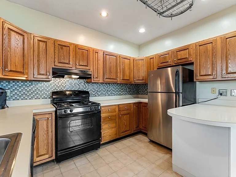 42-44 Woodlawn St #5 — Photo 6