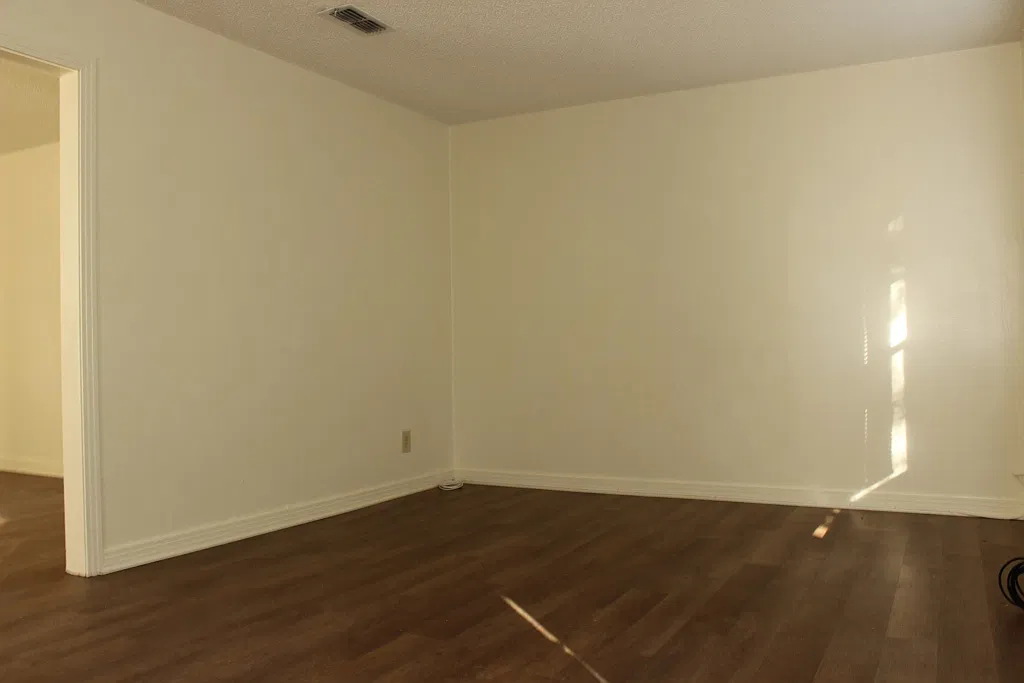 Charming 2BR Home with Fenced Yard in Kilgore — Photo 3