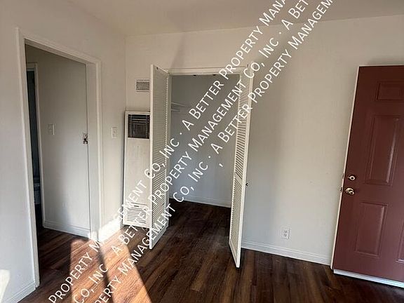 5th image of 218 Redondo Ave #1