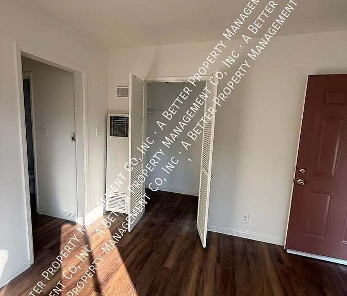 218 Redondo Ave #1 — Photo 5