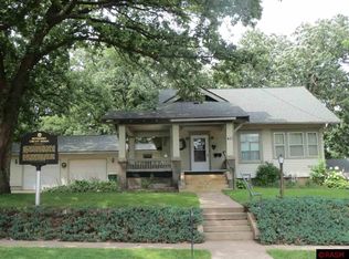 411 E Robinson St, Lake Crystal, MN 56055