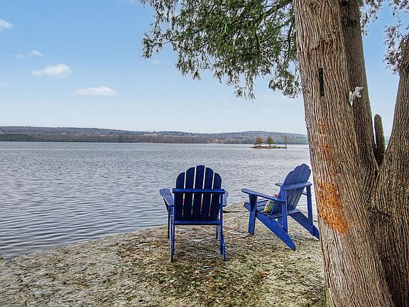 4th image of 326 Mullen Shore Road