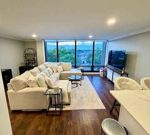 5th image of 20 Chestnut St APT 602