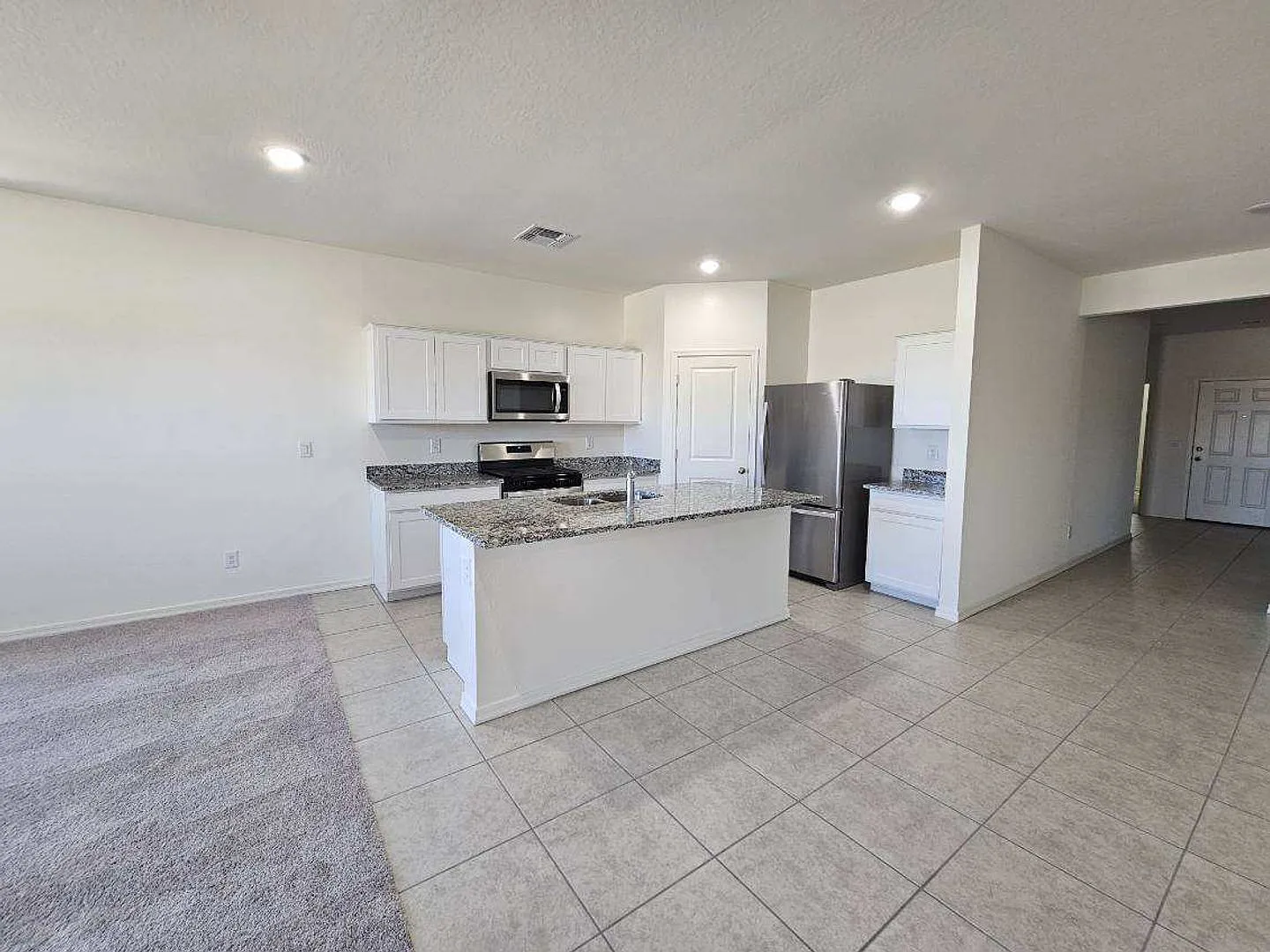 3 bed, 2.0 bath, 1662 sqft, $2,095 — Photo 3