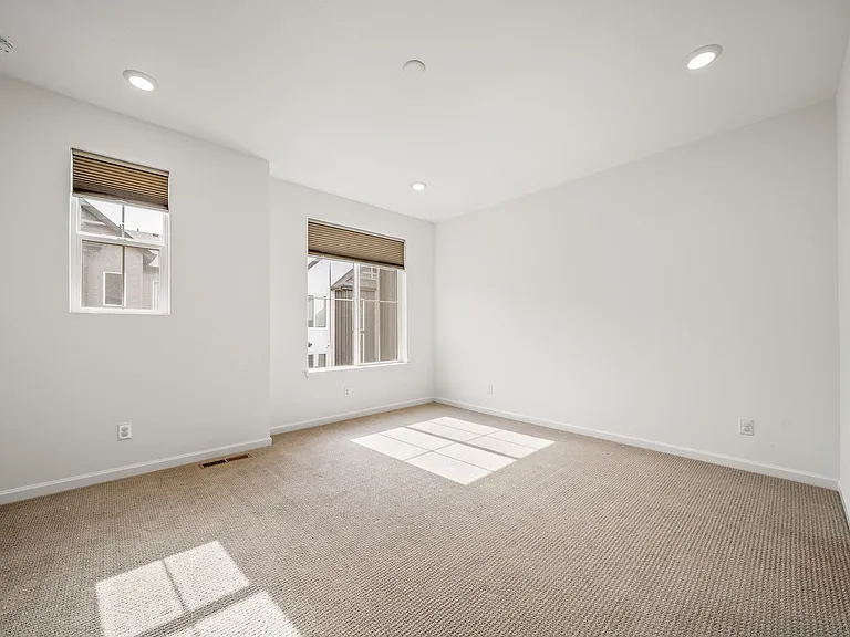475 Millwall Cir — Photo 32