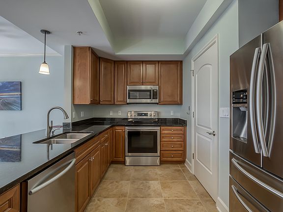 4th image of 525 N 3rd St #402