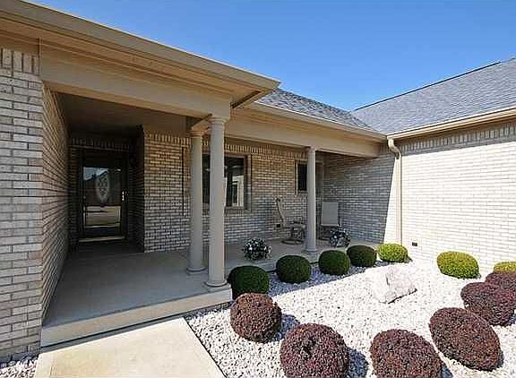 2nd image of 2385 Oak Dr