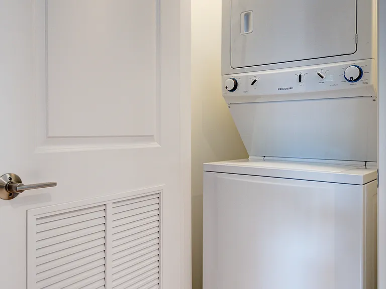 6125 N Clark St #204 — Photo 5