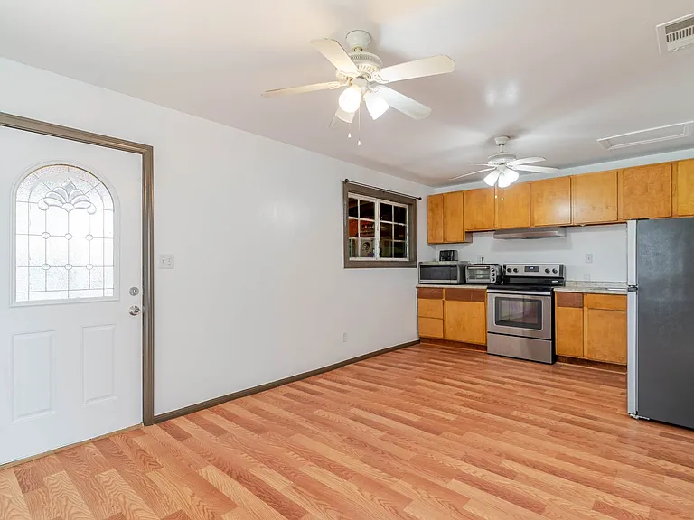 13333 Gladstone Ave — Photo 3