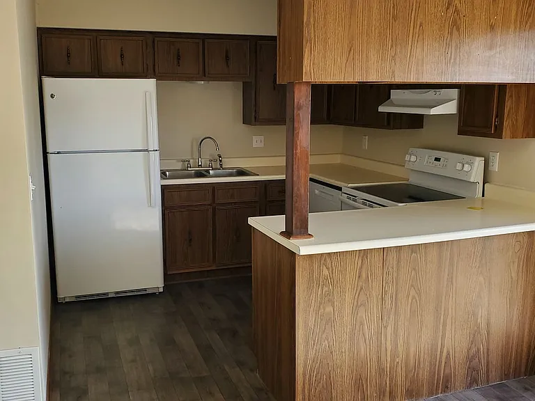 3405 Winston Dr — Photo 3