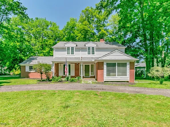 219 Wintergreen Hill Dr, Painesville Township, OH 44077