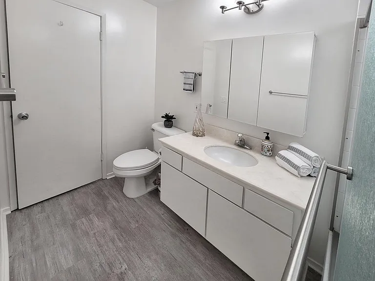 12801 Moorpark St #103 — Photo 13