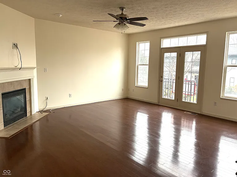 420 W Main St — Photo 4