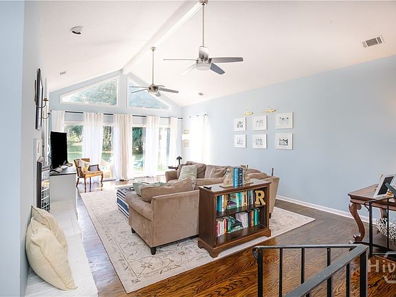 3rd image of 1 Brooks Lane