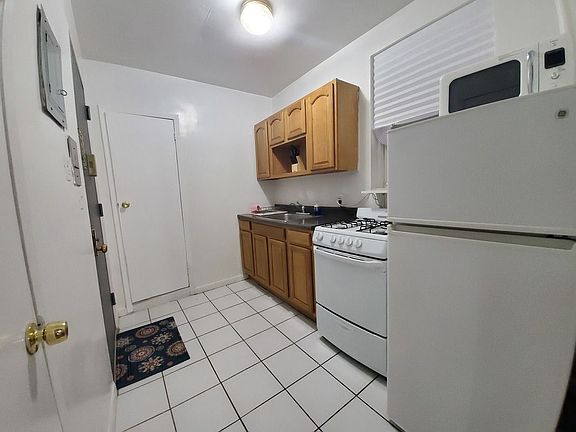 2nd image of 237 E 28th St #4