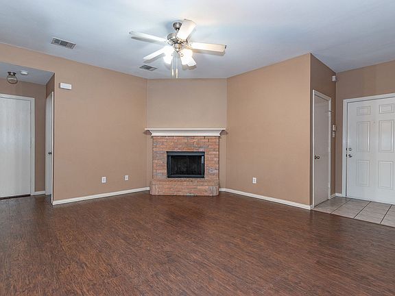 5th image of 131 Lipan St