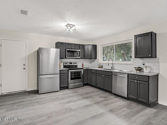 4th image of 959 MILLARD Court W