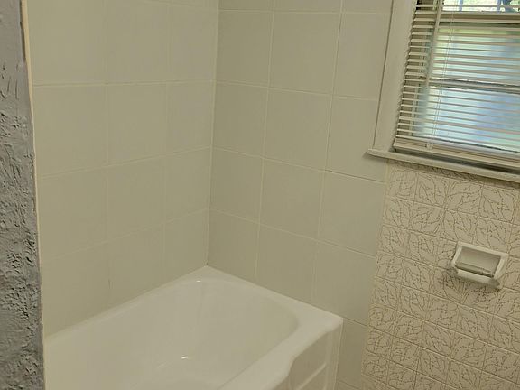 2nd image of 6101 Bellefontaine Ave
