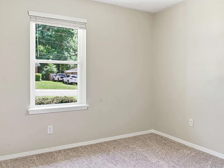 648 Deedra Ave — Photo 27