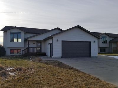 725 27th St W, Dickinson, ND, 58601