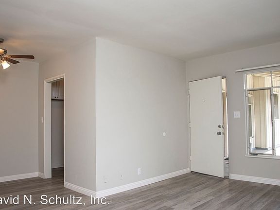 4th image of 1091 N Lake Ave APT 21