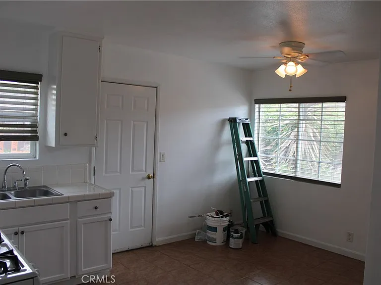 1810 W Houston Ave — Photo 13