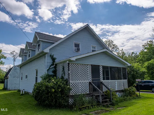 921 Loop Rd, Hollidaysburg, PA 16648