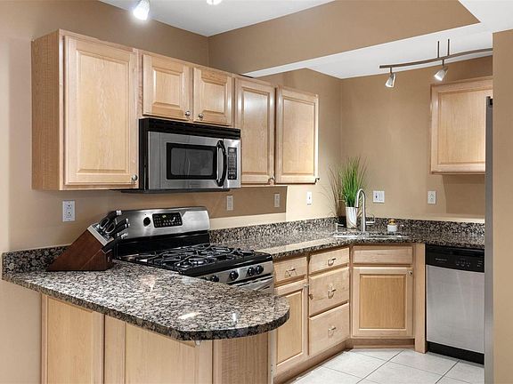 4th image of 7514 Oxford Dr APT 2