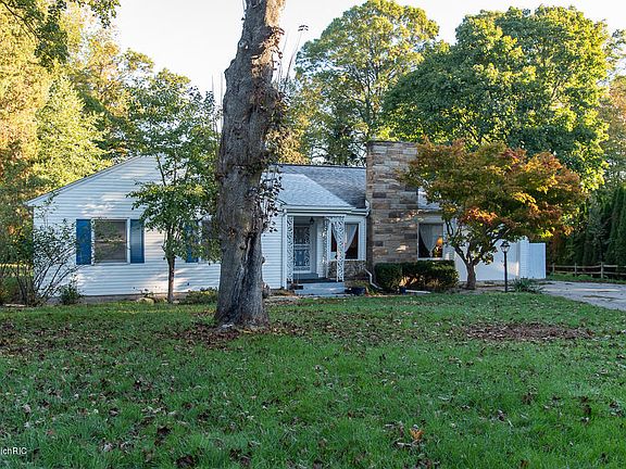 2nd image of 132 W Hamilton Ln