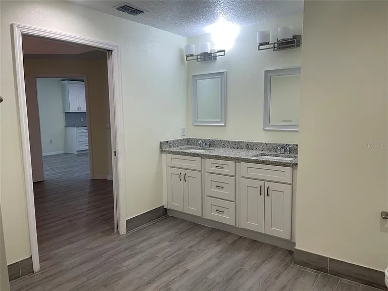 208 Missouri Ave — Photo 17