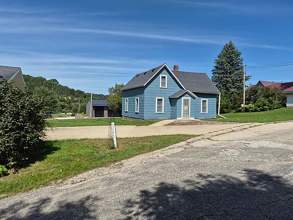 3rd image of 304 Terrace St