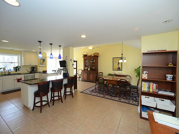 2nd image of 1552 Montvale Circle