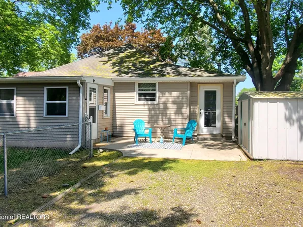 1013 E Bridge St, Portland, MI 48875