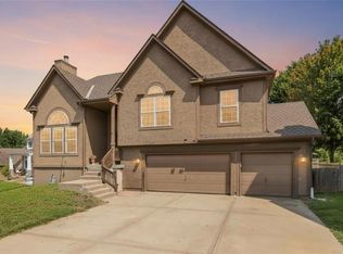 2346 W Piatt Ln, Olathe, KS 66061