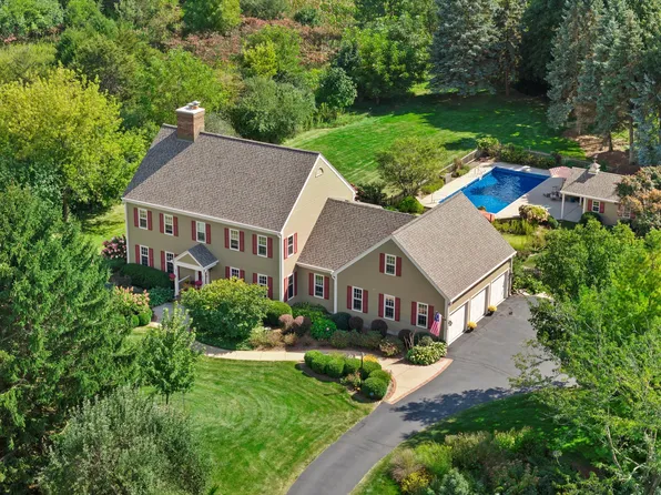 4033325-N40W3332 Woodsview Dr, Nashotah, WI 53058