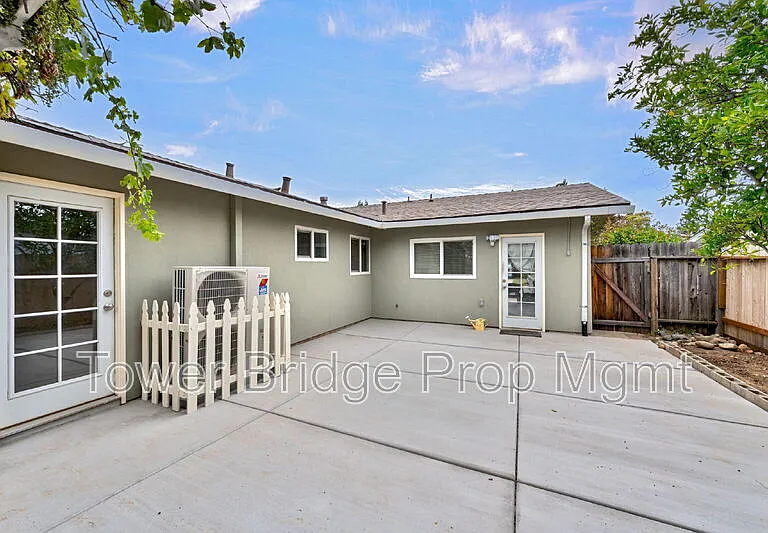 1317 School St — Photo 23