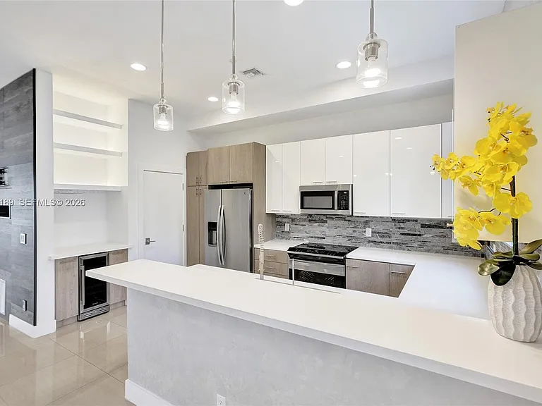 820 NE 7th St #G — Photo 32