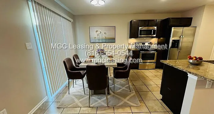 9440 N Baltimore Ave — Photo 2