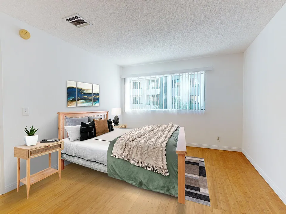1394 Midvale Ave #204