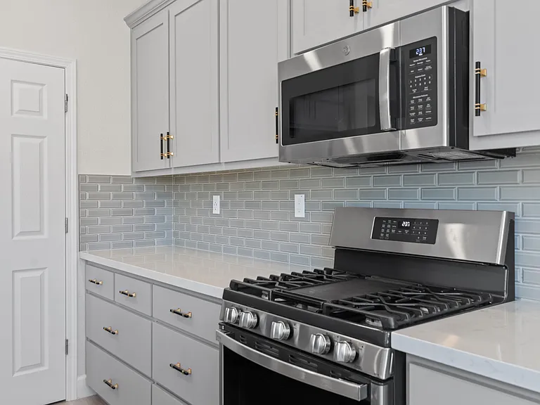 548 Aliki Dr — Photo 11