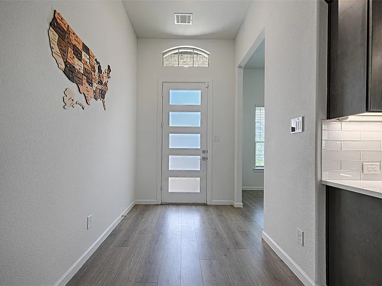 3511 Clara Dr — Photo 2